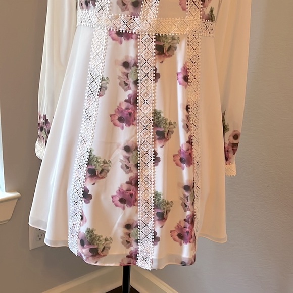 Stylish and classy Ted Baker mid length dress. Never worn, to big. Sold out - Picture 5 of 9